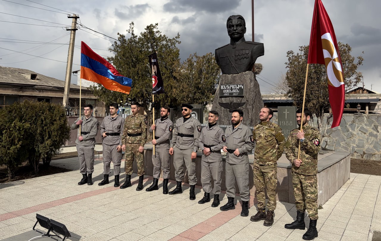 Հայաստանին անհրաժեշտ է, և հայ ազգը արժանի է այս հայրենադավ...