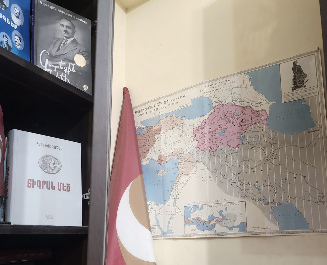 Every nationalist Armenian should always have an image like this near their desk...