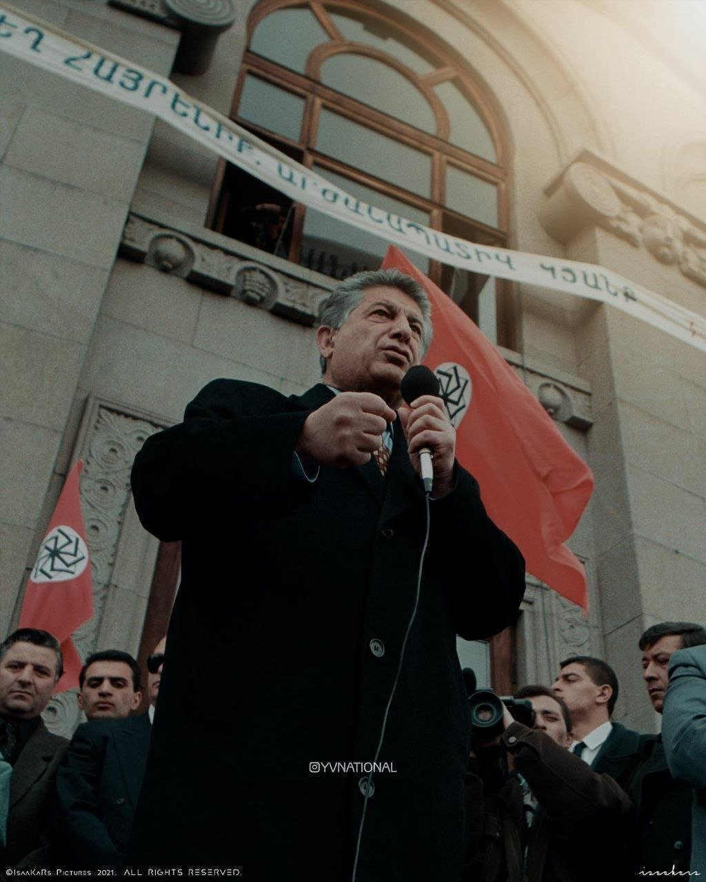 Սա հայ ազգային հերոս Կարեն Դեմիրճյանն է....