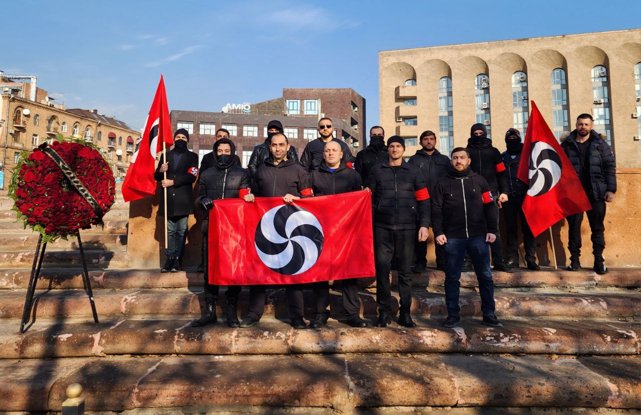 Նժդեհի հուշարձան գնալուց առաջ