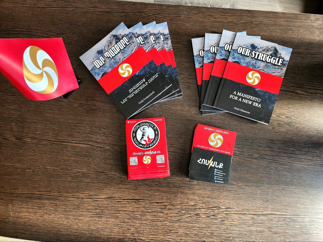 Տպարանից վերցրի ստիկերները ու Հավատամքի նոր հրատարակությունը։