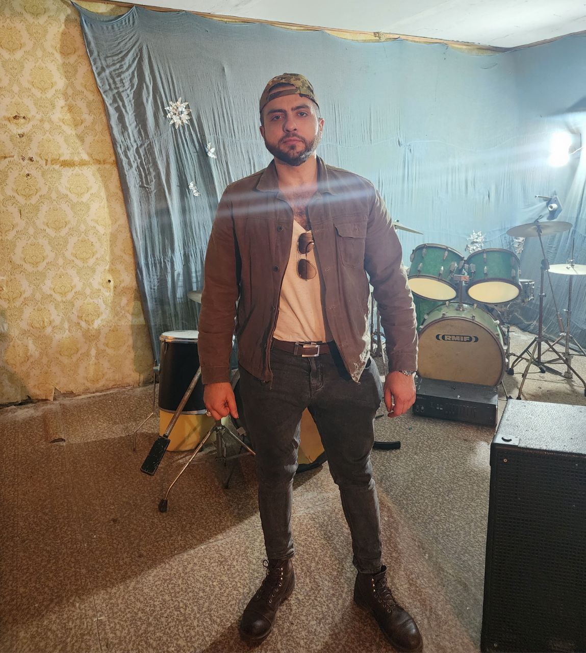 <<Ռահվիրայի>> ստուդիայում քննարկեցինք <<Հոսանք>>-ի համար ստեղծել նոր օրհներգ, որը կդառնա հայ ազգայնական քաղաքական պայքարի օրհներգը