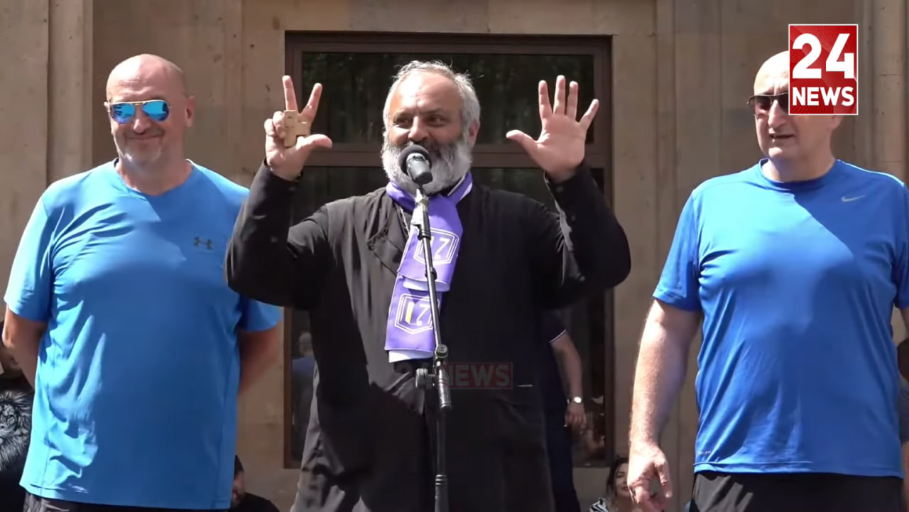 «Սրբազան» շարժումը այնքան «սուրբ» է, որ Քենիայից այս երկու «շատ հետաքրքիր հայորդիները» դարձի եկան )))