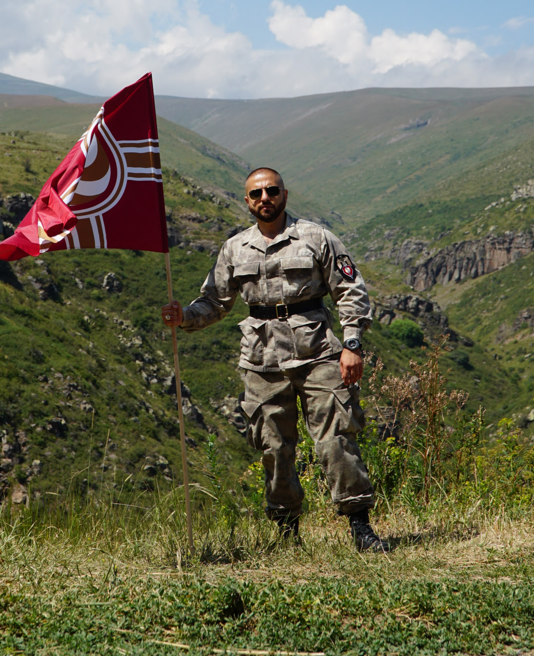 Հավերժության դրոշը հայոց լեռներում...