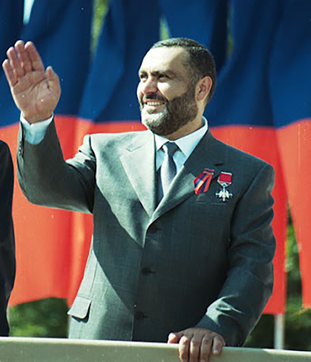 Մարդը տոնածառ չի, որ զարդարվի տարբեր շքանշաններով՝հատկապես, եթե այն իրենից ոչ մի արժեք չի ներկայացնում...