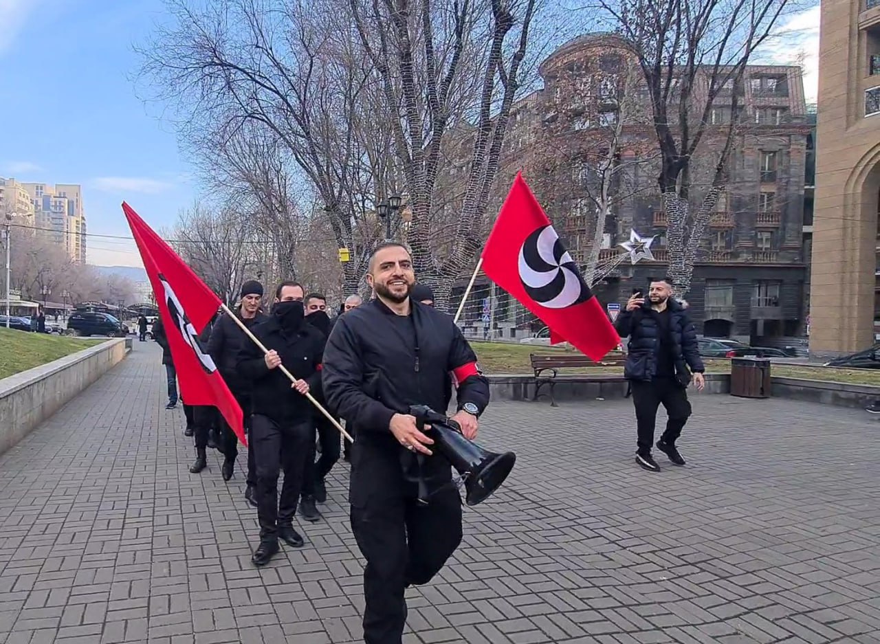 «Յուրաքանչյուրիս ժպտում է մահը, մենք էլ կարող ենք ընդամենը ժպտալ նրան ի պատասխան:» - Մարկոս Ավրելիոս...