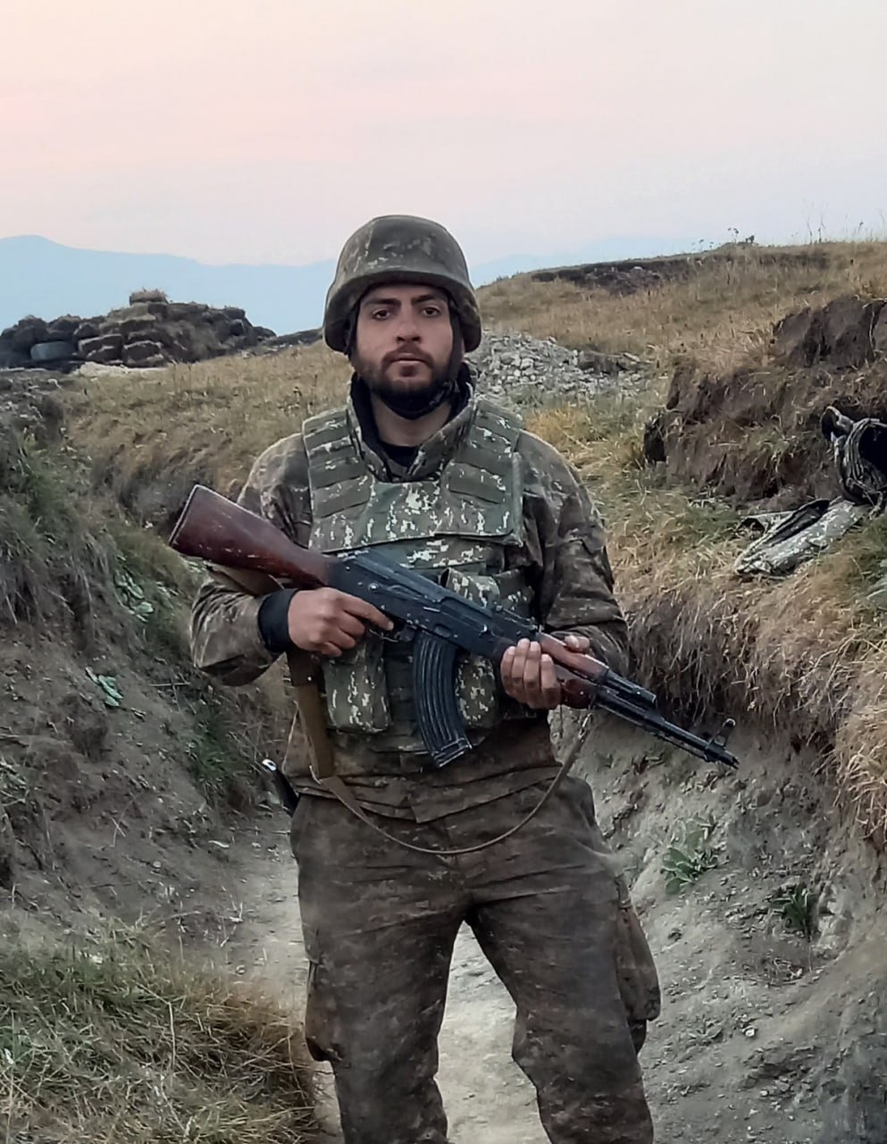 Տոնդ շնորհավոր իմ բանակ