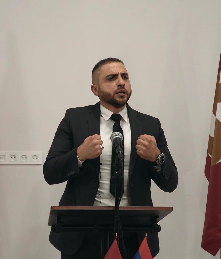 Քաղաքական գործչի ամենակարևոր հատկանիշն այն է...