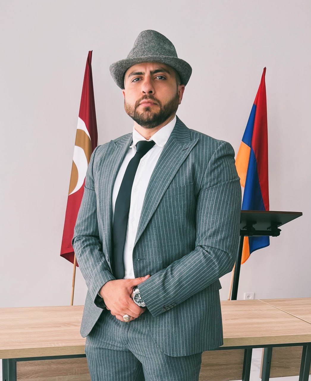 Խնդրում եմ ինձ այլևս չասեք սրան կամ նրան «միանամ» կամ սրա կամ նրա հետ «համագործակցեմ»...