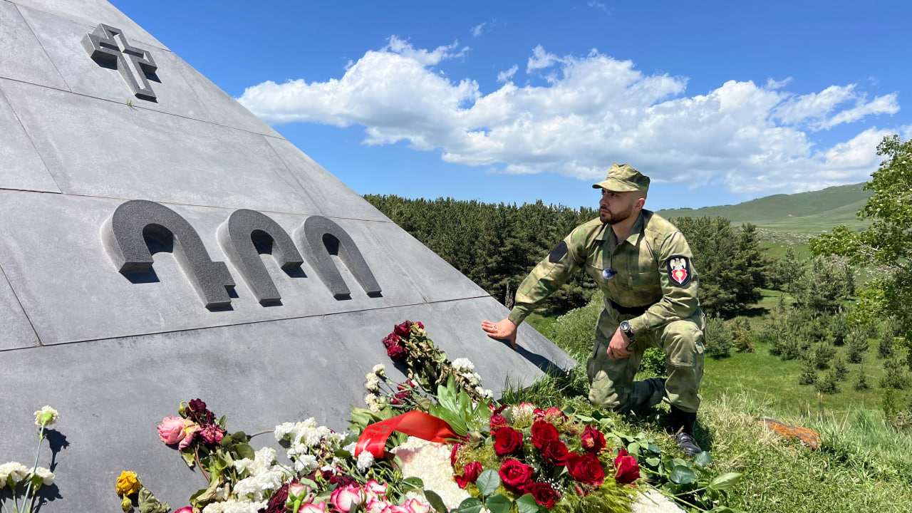 Շնորհավոր Դրոյի երկնային ծննդյան 141 ամյակը